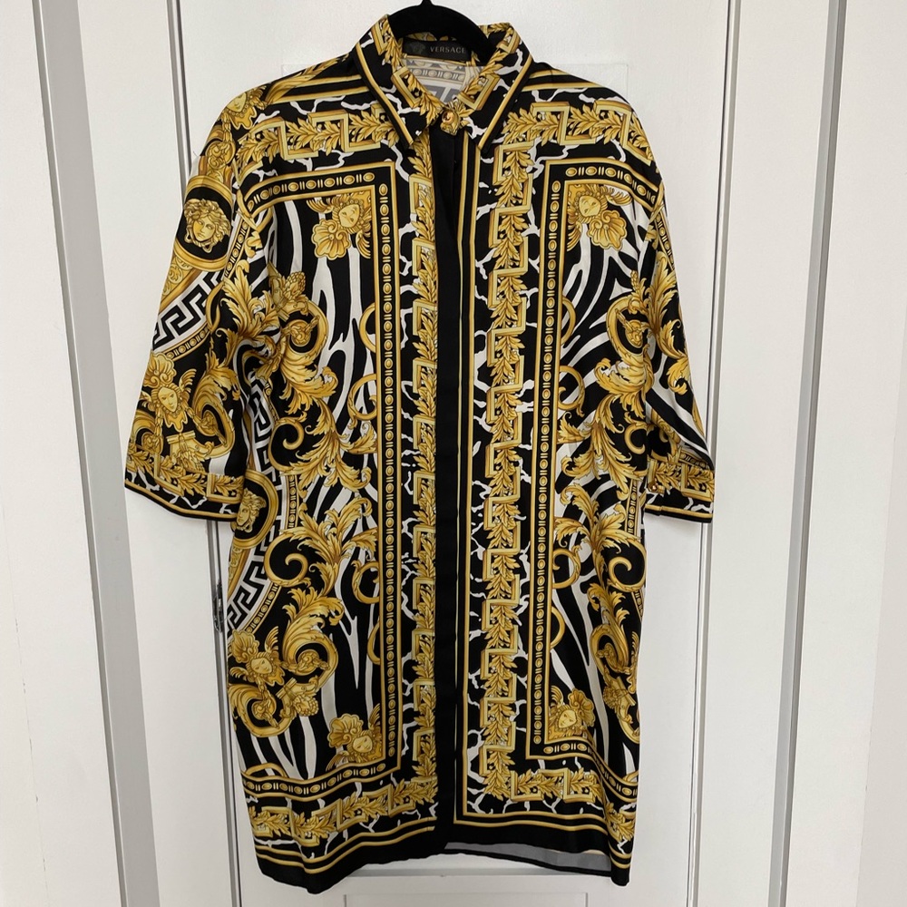 Versace - Picture 2 of 5